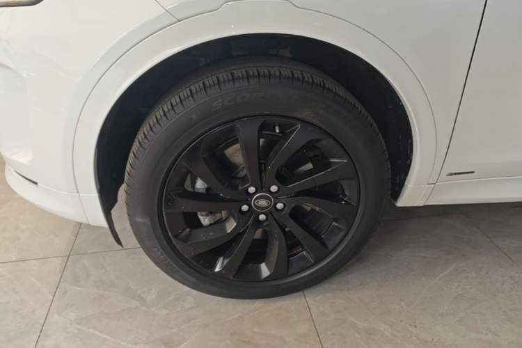 Used Land Rover Discovery Sport 2020 249 PS R-Dynamic Performance Edition Left Front Wheel Hub