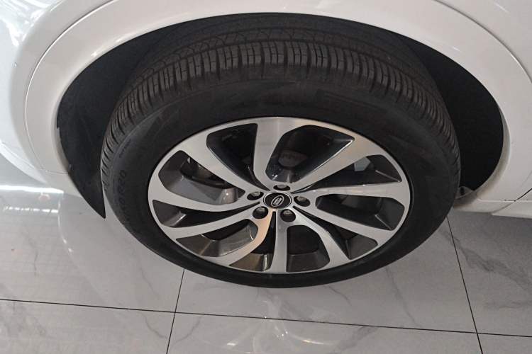 Used Land Rover Discovery Sport 2020 249 PS R-Dynamic Performance Edition Left Front Wheel Hub