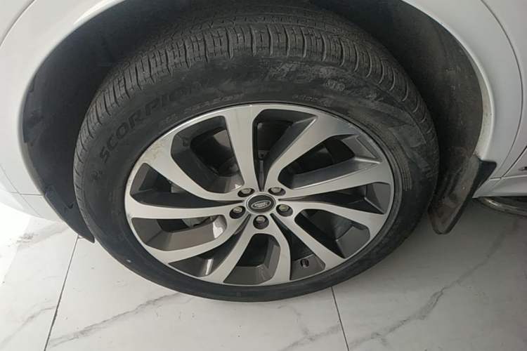 Used Land Rover Discovery Sport 2020 249 PS R-Dynamic Performance Edition Left Front Wheel Hub
