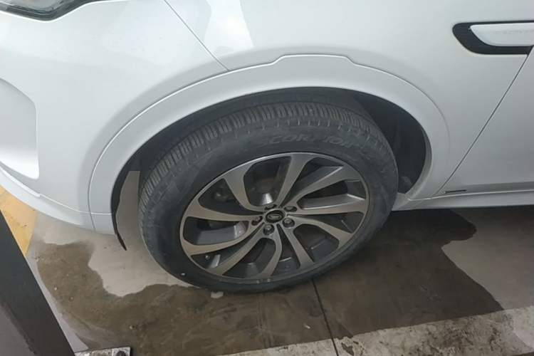 Used Land Rover Discovery Sport 2020 249 PS R-Dynamic Performance Edition Left Front Wheel Hub