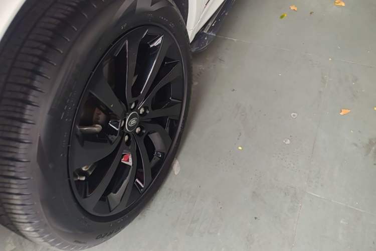 Used Land Rover Discovery Sport 2020 249 PS R-Dynamic Performance Edition Left Front Wheel Hub
