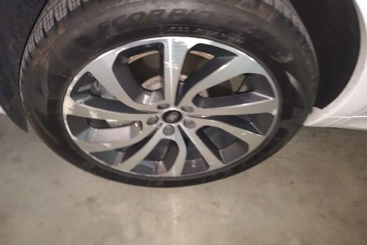 Used Land Rover Discovery Sport 2020 249 PS R-Dynamic Performance Edition Left Front Wheel Hub