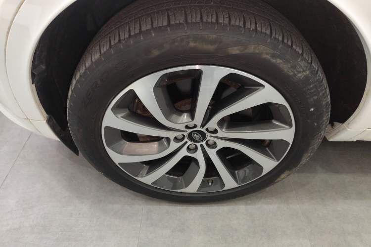 Used Land Rover Discovery Sport 2020 249 PS R-Dynamic Performance Edition Left Front Wheel Hub