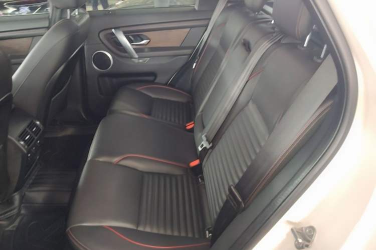 Used Land Rover Discovery Sport 2020 249 PS R-Dynamic Performance Edition Left Rear Seat
