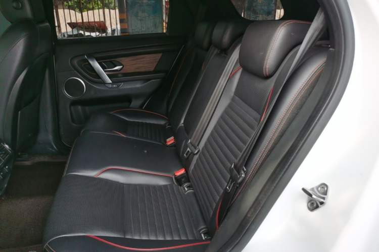 Used Land Rover Discovery Sport 2020 249 PS R-Dynamic Performance Edition Left Rear Seat