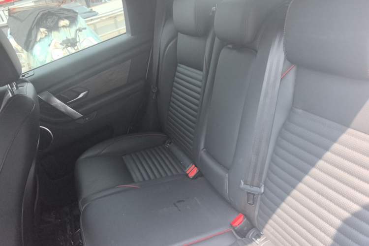 Used Land Rover Discovery Sport 2020 249 PS R-Dynamic Performance Edition Left Rear Seat