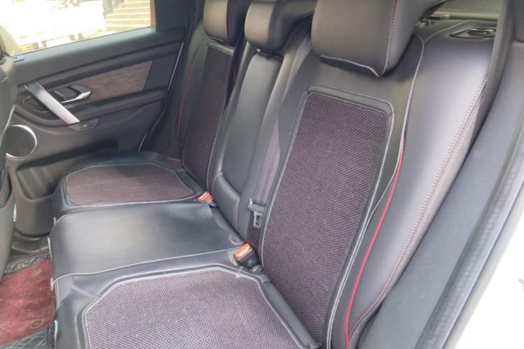 Used Land Rover Discovery Sport 2020 249 PS R-Dynamic Performance Edition Left Rear Seat