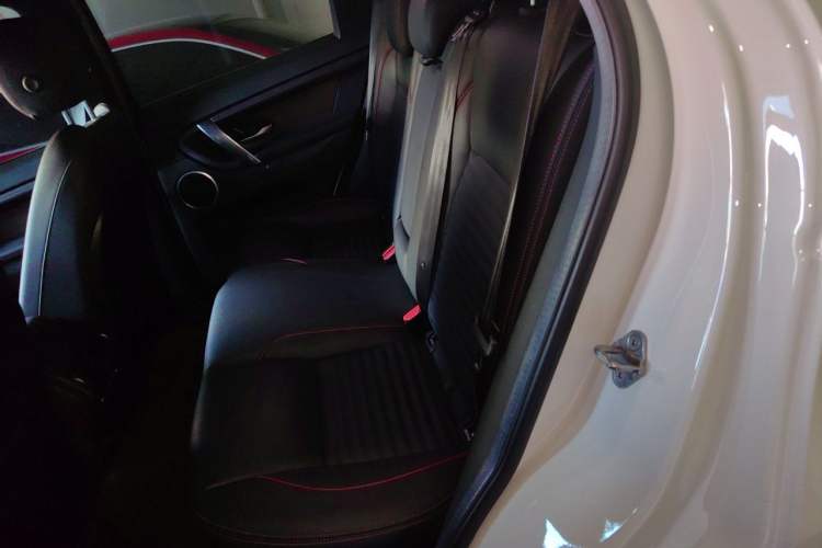 Used Land Rover Discovery Sport 2020 249 PS R-Dynamic Performance Tech Edition 5 Seats Left Rear Seat