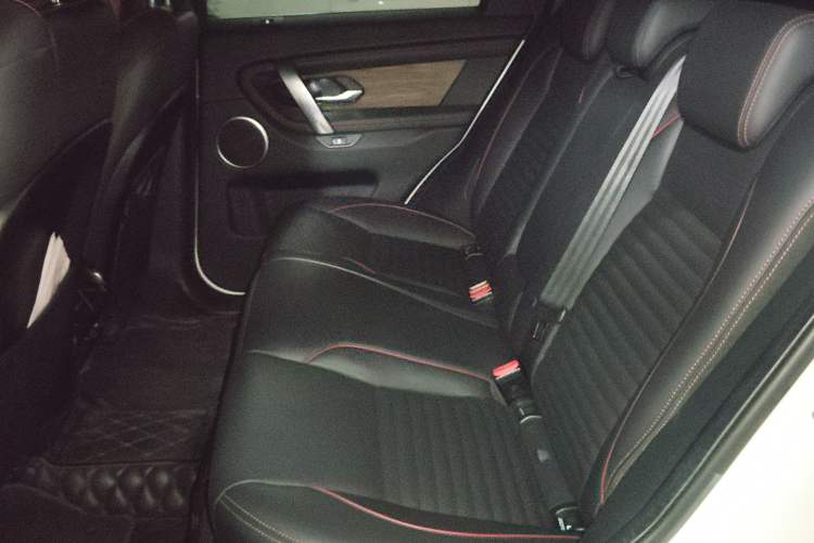 Used Land Rover Discovery Sport 2020 249 PS R-Dynamic Performance Edition Left Rear Seat