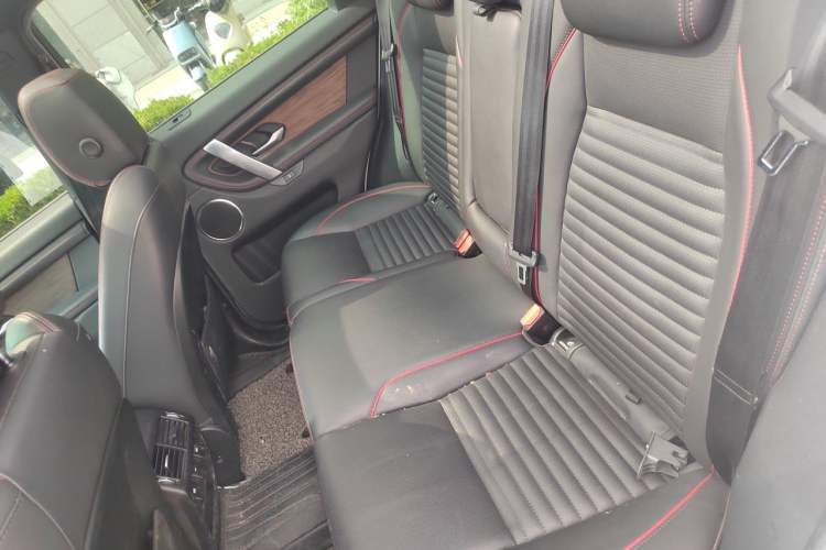 Used Land Rover Discovery Sport 2020 249 PS R-Dynamic Performance Edition Left Rear Seat