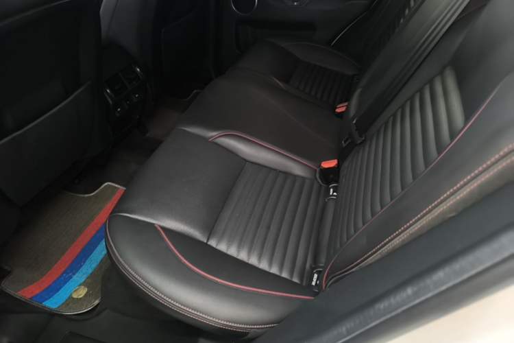 Used Land Rover Discovery Sport 2020 249 PS R-Dynamic Performance Edition Left Rear Seat