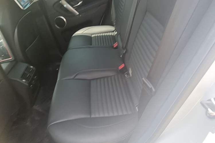 Used Land Rover Discovery Sport 2020 200 PS Family Edition Left Rear Seat