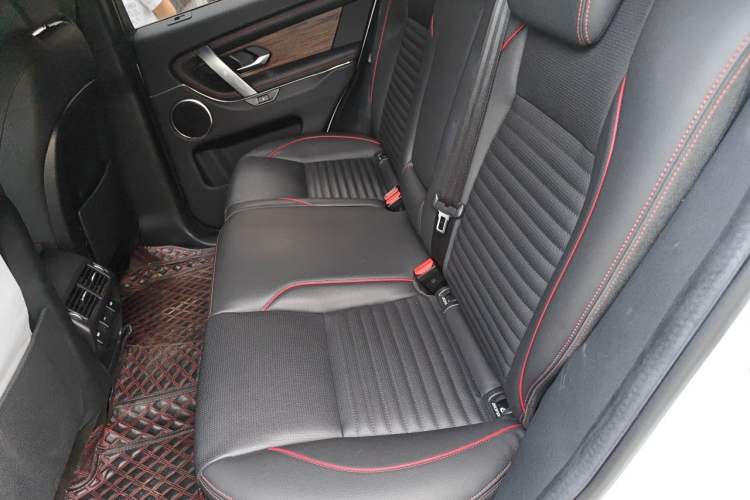 Used Land Rover Discovery Sport 2020 249 PS R-Dynamic Performance Edition Left Rear Seat