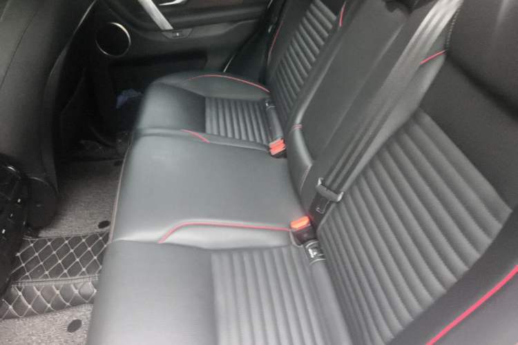 Used Land Rover Discovery Sport 2020 249 PS R-Dynamic Performance Edition Left Rear Seat