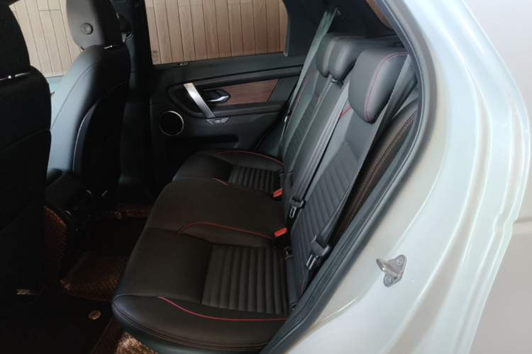 Used Land Rover Discovery Sport 2020 249 PS R-Dynamic Performance Edition Left Rear Seat
