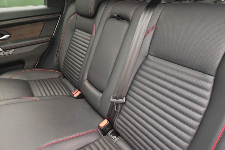 Used Land Rover Discovery Sport 2020 249 PS R-Dynamic Performance Edition Left Rear Seat
