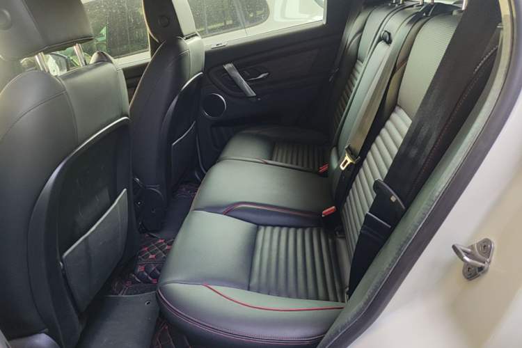 Used Land Rover Discovery Sport 2020 249 PS R-Dynamic Performance Edition Left Rear Seat