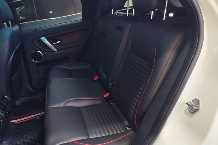 Used Land Rover Discovery Sport 2020 249 PS R-Dynamic Performance Edition Left Rear Seat