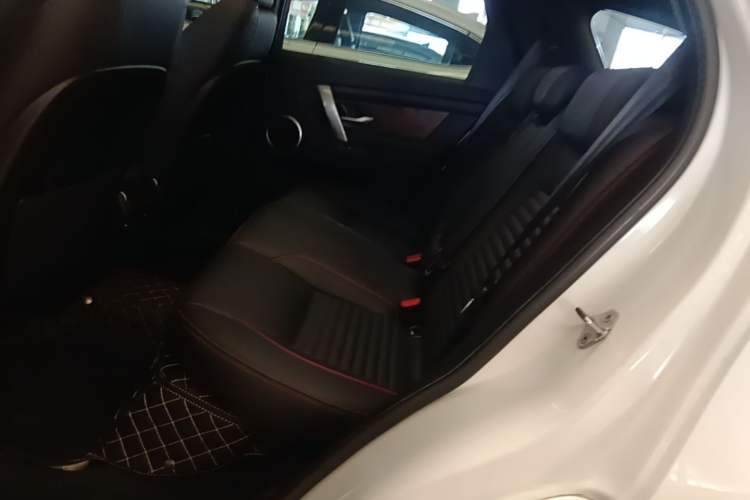 Used Land Rover Discovery Sport 2020 249 PS R-Dynamic Performance Edition Left Rear Seat