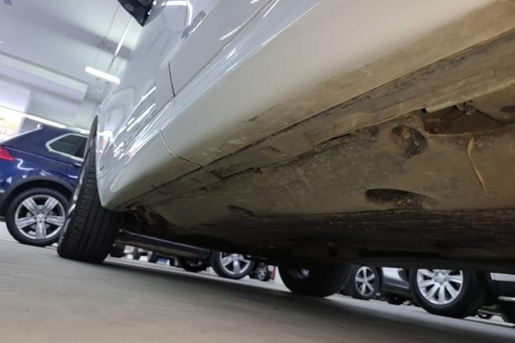 Used Land Rover Discovery Sport 2020 249 PS R-Dynamic Performance Tech Edition 7 Seats Left Side Sill