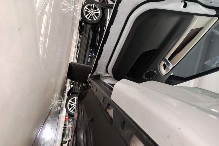Used Land Rover Discovery Sport 2020 249 PS R-Dynamic Performance Edition Left Side Sill