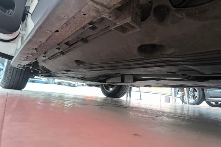 Used Land Rover Discovery Sport 2020 200 PS Family Edition Left Side Sill