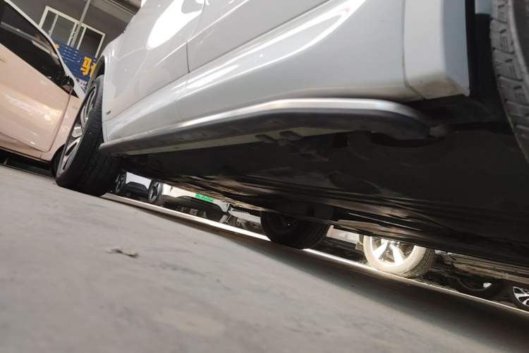Used Land Rover Discovery Sport 2020 249 PS R-Dynamic Performance Edition Left Side Sill