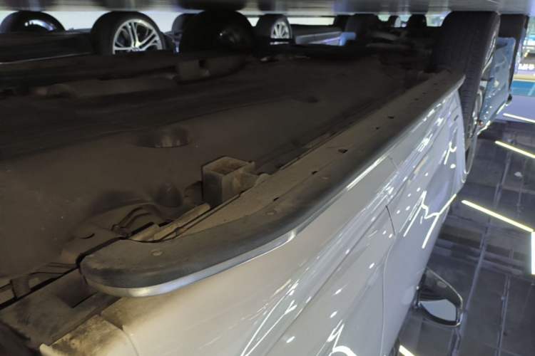 Used Land Rover Discovery Sport 2020 249 PS R-Dynamic Performance Edition Left Side Sill