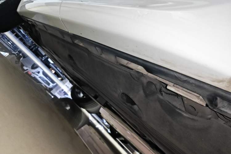 Used Land Rover Discovery Sport 2020 249 PS R-Dynamic Performance Edition Left Side Sill