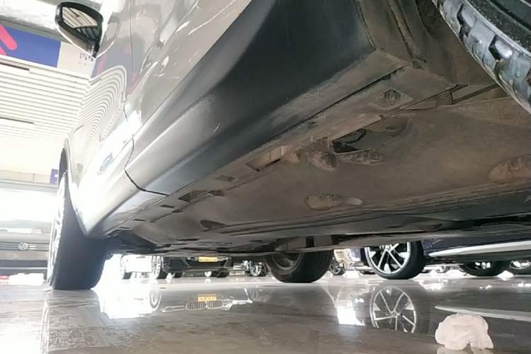 Used Land Rover Discovery Sport 2020 200 PS Family Edition Left Side Sill