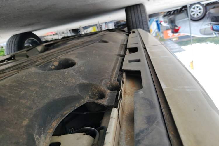Used Land Rover Discovery Sport 2020 249 PS R-Dynamic Performance Edition Left Side Sill
