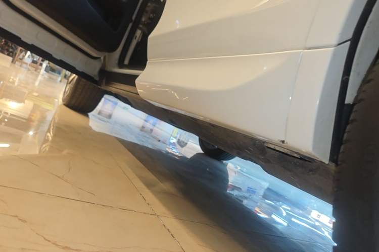 Used Land Rover Discovery Sport 2020 249 PS R-Dynamic Performance Edition Left Side Sill