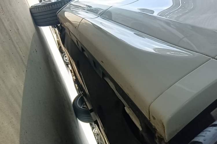 Used Land Rover Discovery Sport 2020 249 PS R-Dynamic Performance Edition Left Side Sill