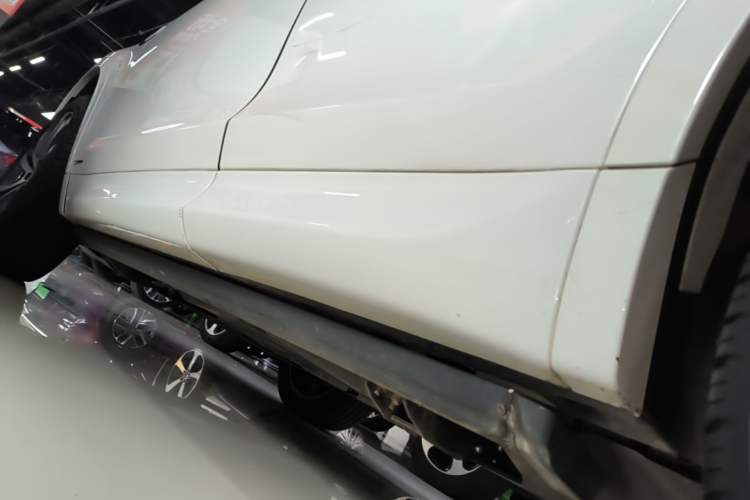 Used Land Rover Discovery Sport 2020 249 PS R-Dynamic Performance Edition Left Side Sill