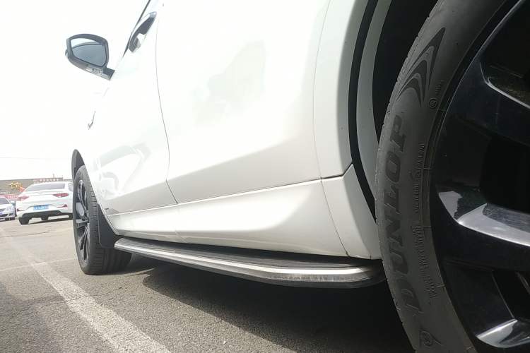 Used Land Rover Discovery Sport 2020 249 PS R-Dynamic Performance Edition Left Side Sill