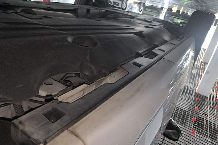 Used Land Rover Discovery Sport 2020 249 PS R-Dynamic Performance Edition Left Side Sill