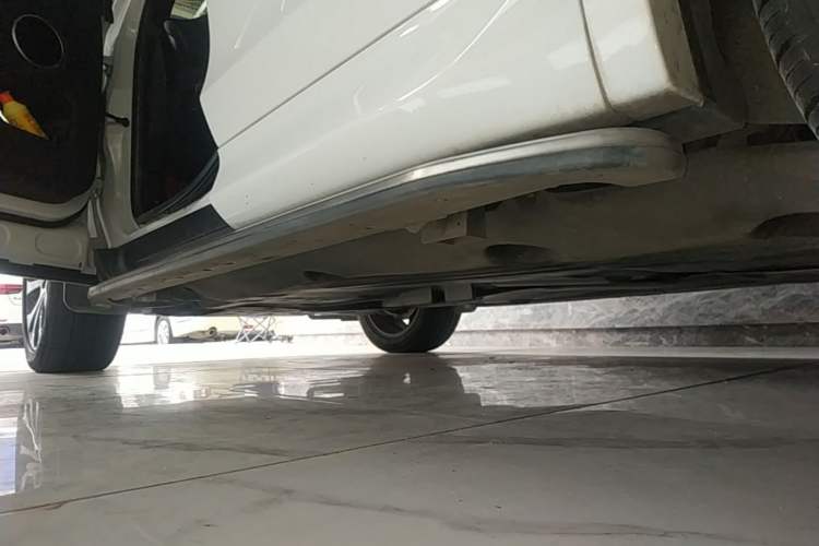 Used Land Rover Discovery Sport 2020 249 PS R-Dynamic Performance Edition Left Side Sill