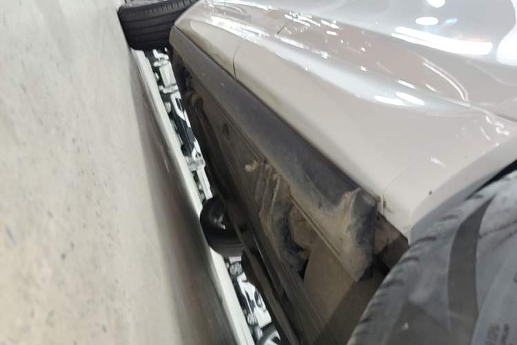 Used Land Rover Discovery Sport 2020 249 PS R-Dynamic Performance Tech Edition 7 Seats Left Side Sill