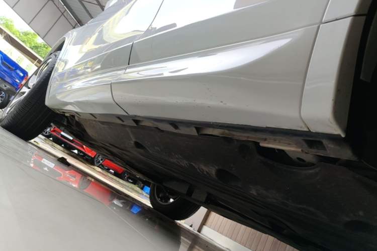 Used Land Rover Discovery Sport 2020 249 PS R-Dynamic Performance Edition Left Side Sill