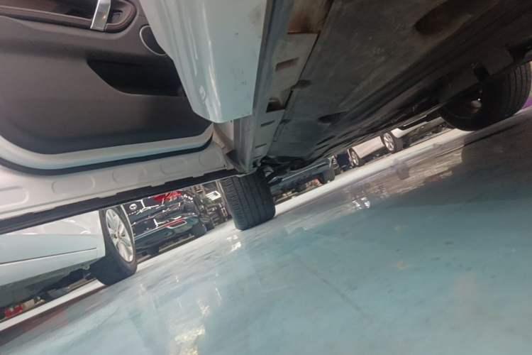 Used Land Rover Discovery Sport 2020 249 PS R-Dynamic Performance Edition Left Side Sill