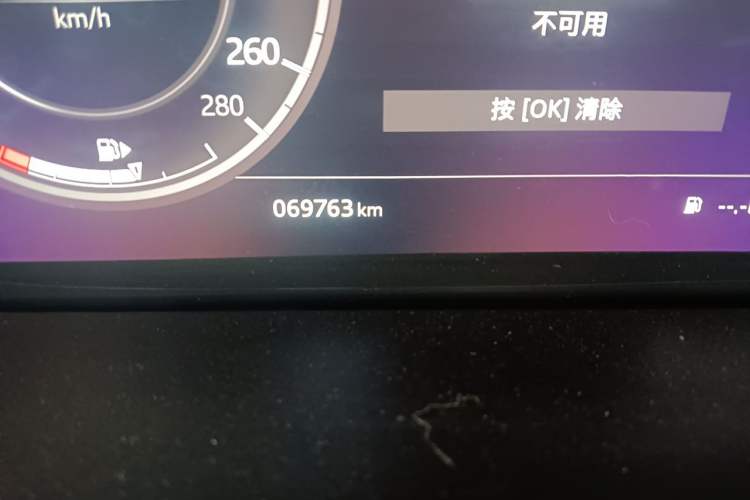 Used Land Rover Discovery Sport 2020 249 PS R-Dynamic Performance Edition Odometer Close Up