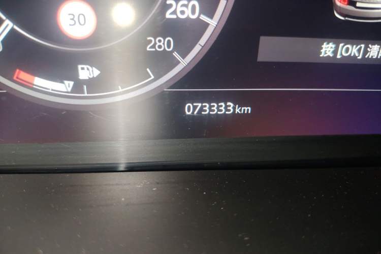 Used Land Rover Discovery Sport 2020 249 PS R-Dynamic Performance Edition Odometer Close Up
