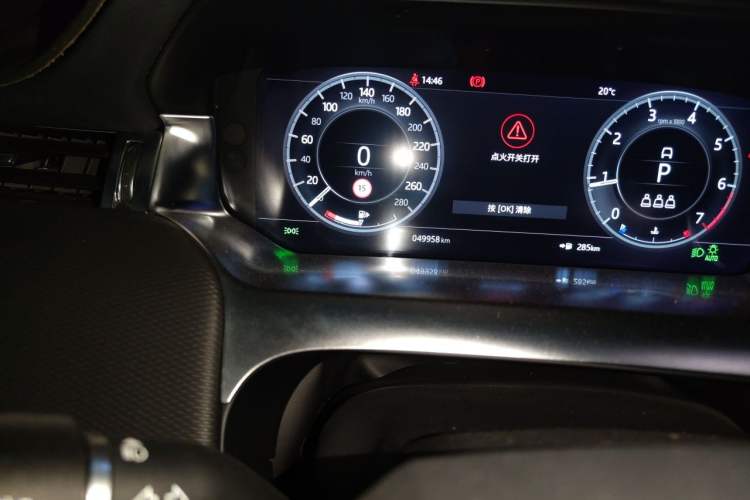 Used Land Rover Discovery Sport 2020 249 PS R-Dynamic Performance Edition Odometer Close Up
