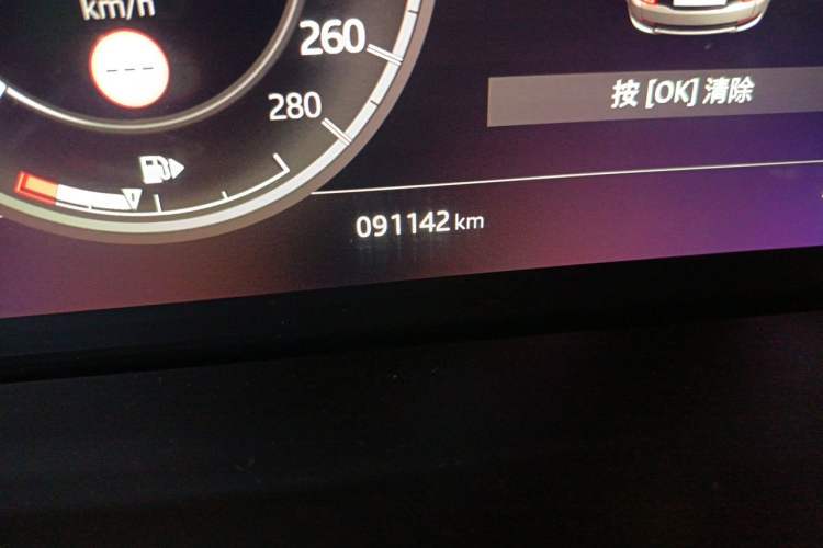 Used Land Rover Discovery Sport 2020 249 PS R-Dynamic Performance Tech Edition 7 Seats Odometer Close Up