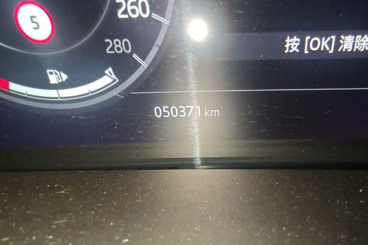 Used Land Rover Discovery Sport 2020 249 PS R-Dynamic Performance Edition Odometer Close Up