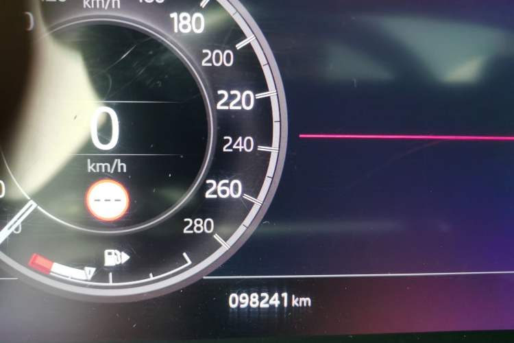 Used Land Rover Discovery Sport 2020 249 PS R-Dynamic Performance Edition Odometer Close Up