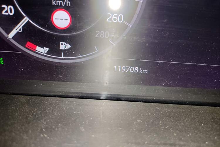 Used Land Rover Discovery Sport 2020 249 PS R-Dynamic Performance Edition Odometer Close Up