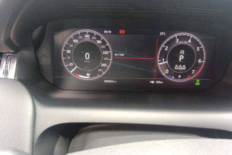 Used Land Rover Discovery Sport 2020 249 PS R-Dynamic Performance Edition Odometer Close Up
