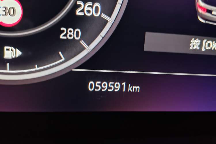 Used Land Rover Discovery Sport 2020 249 PS R-Dynamic Performance Edition Odometer Close Up