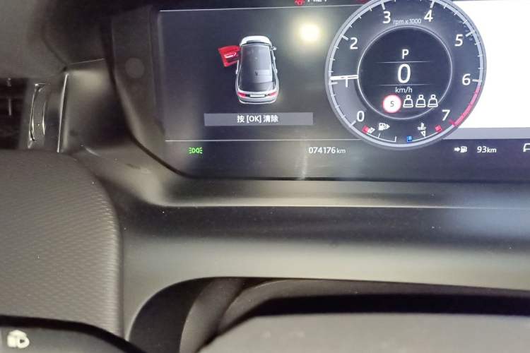 Used Land Rover Discovery Sport 2020 249 PS R-Dynamic Performance Edition Odometer Close Up